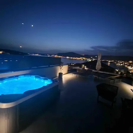 With Pool And Jacuzzi דירה *