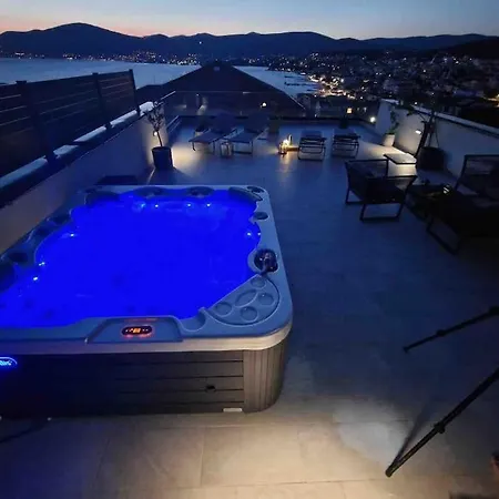 With Pool And Jacuzzi * טרוגיר
