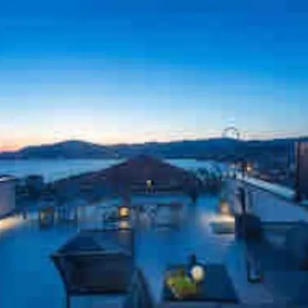 With Pool And Jacuzzi アパート *